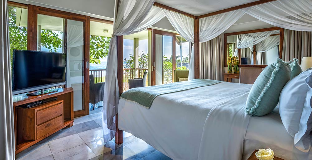 Seseh Beach Villa I - Guest bedroom with a view